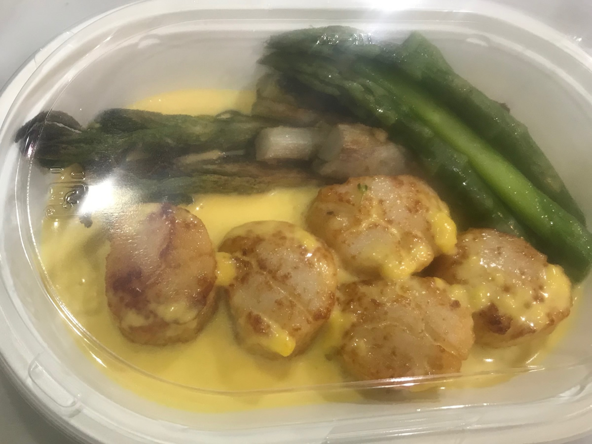 ホタテ貝のクリームサフランソース