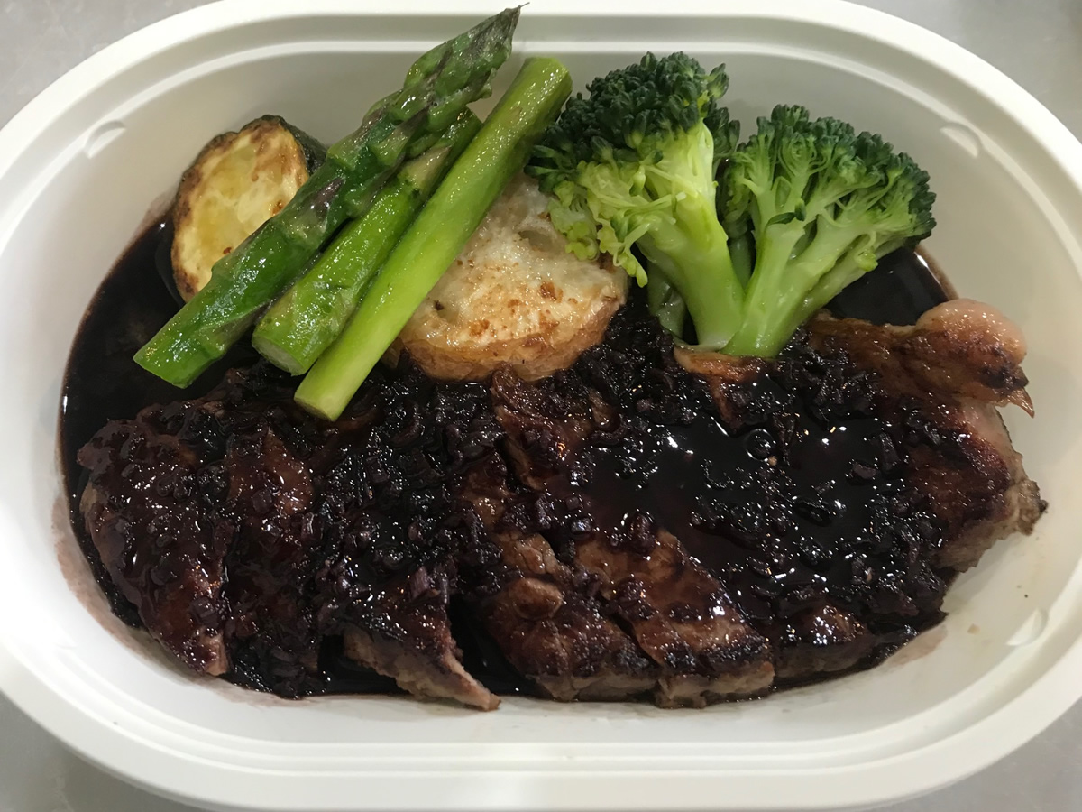 サーロインステーキ ボルドー風ソース